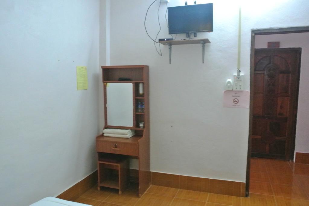Phonephithak Guesthouse Muang Pakbèng Buitenkant foto