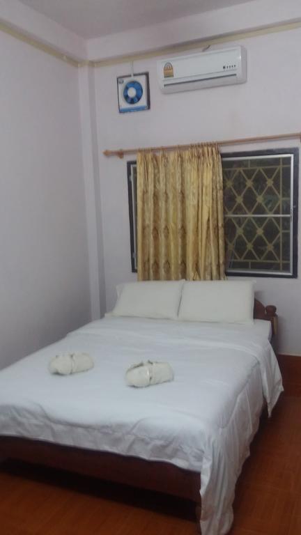 Phonephithak Guesthouse Muang Pakbèng Buitenkant foto
